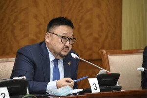 Нүүрс тээврийн эмэгтэй жолоочийн тухай “Цагаан хадны өнгө” кино нээлтээ хийв